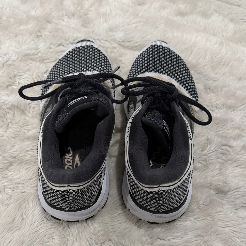 Brooks Revel Women's Running‎ Shoe in black and gray Size 6.5 athletic sneaker
